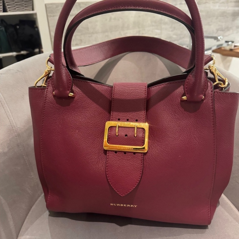 Burberry shoulder bag. - Picture 2 of 8